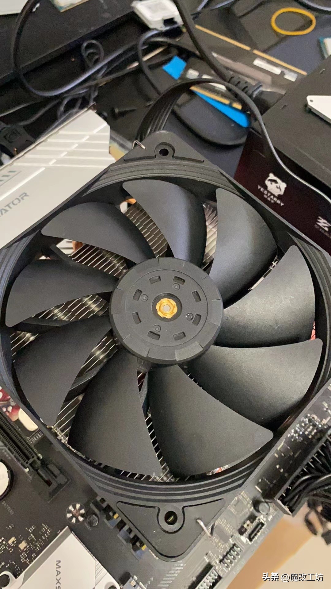 699元丐帮帮主760终结者主板本质跟七彩虹影驰无异!温度瞬间破百