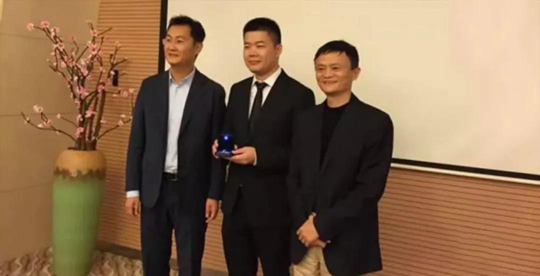 百亿顶流跌倒，微商还有救吗？