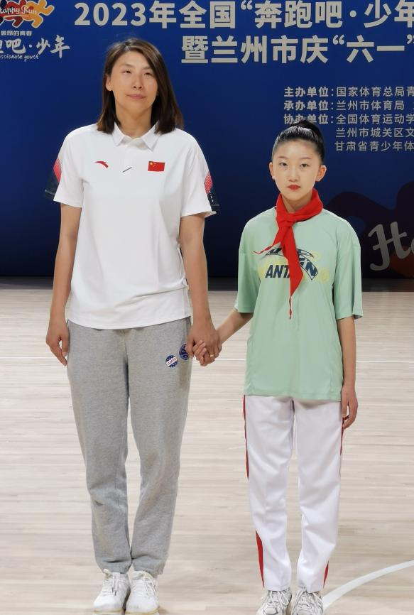 奥运冠军夺冠儿童,奥运冠军与小亮