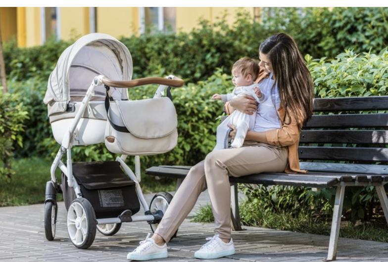 单亲妈妈月薪6000，花2000买童车，被消费主义*脑洗**了么？