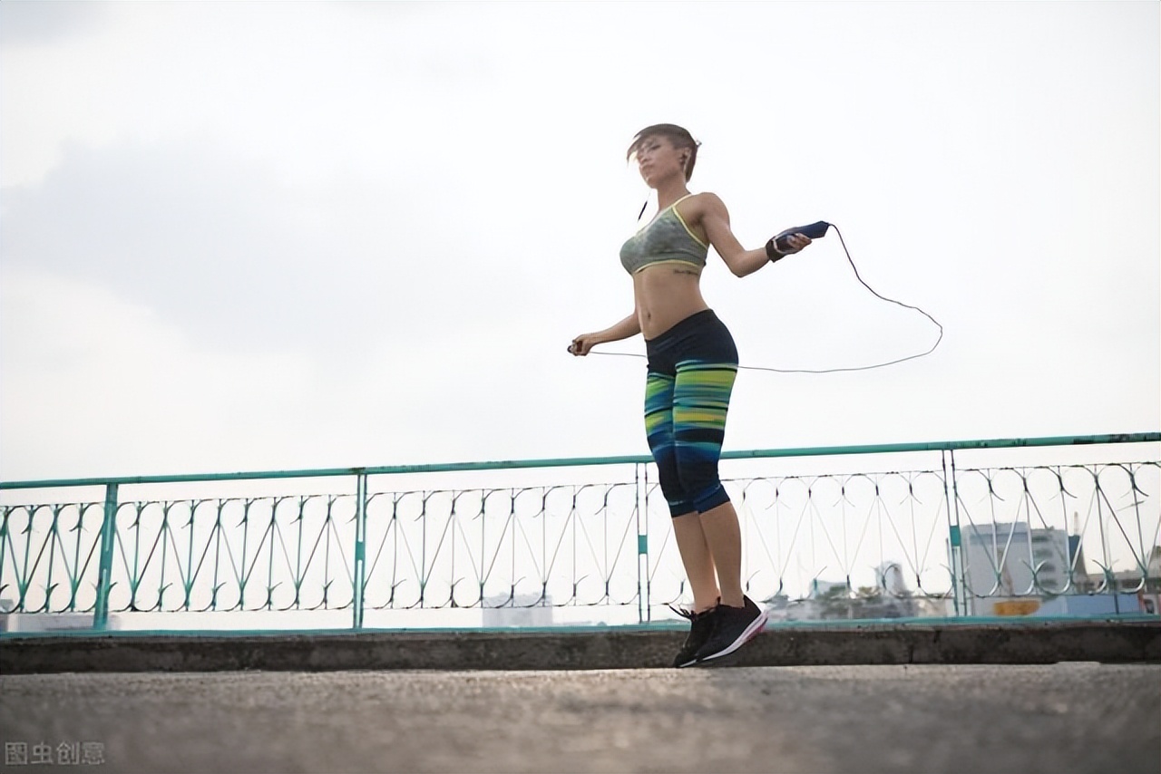 跳绳减肥要跳多少分钟才有效,一天跳6000跳绳半个月能减肥多少