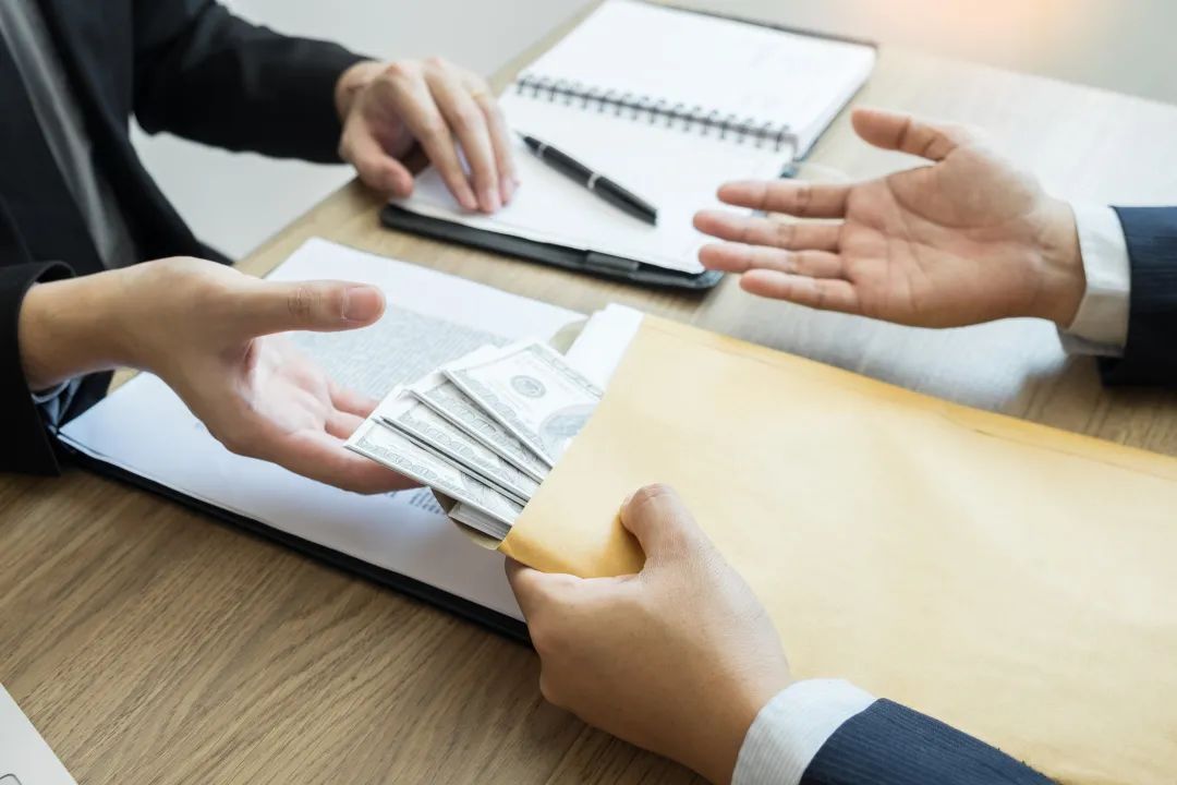 疫情引发工资暴涨,疫情下美国亿万富翁财富增加原因