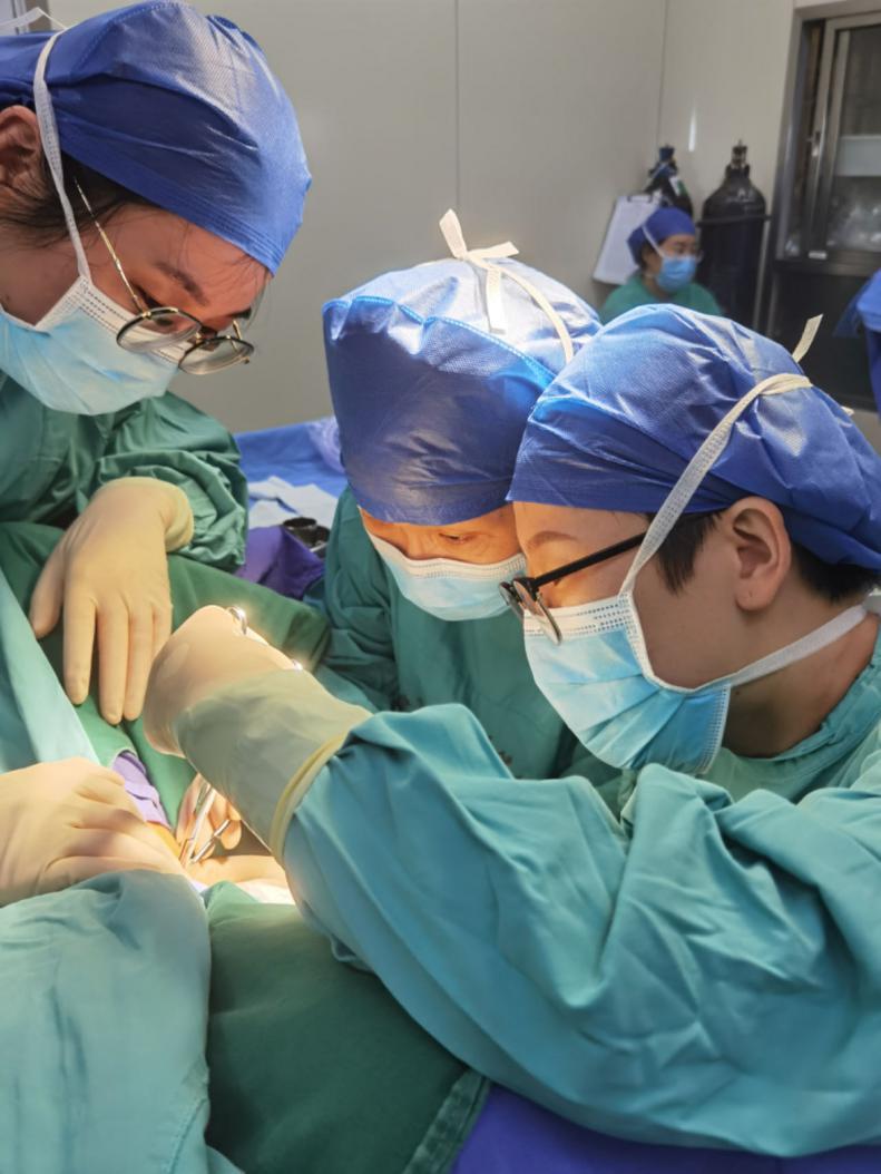 女童粘连哪里能看好,女童粘连最简单处理方法