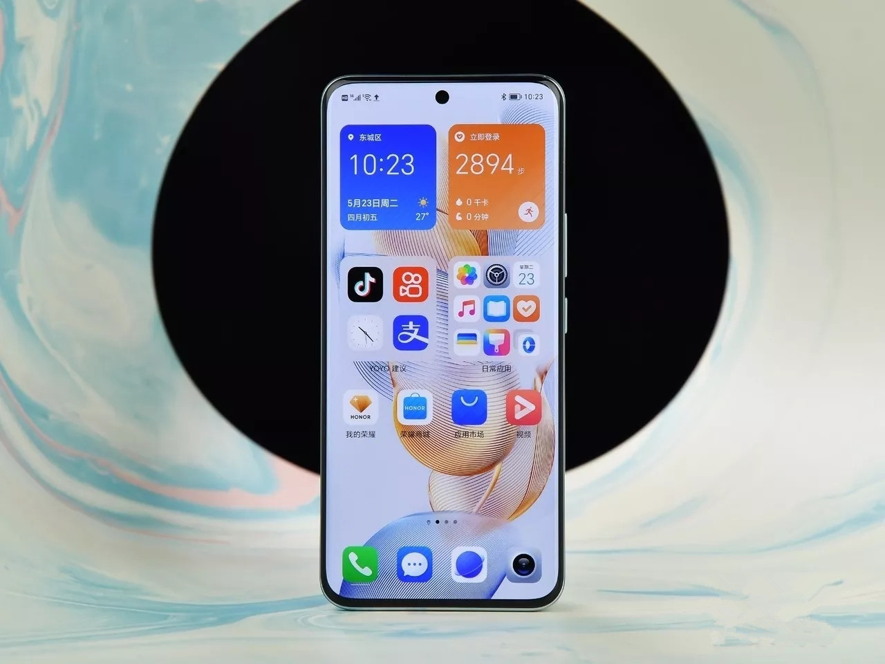 3840赫兹+2亿+16G，同价位第一名仅2499元，连iPhone14也自叹不如