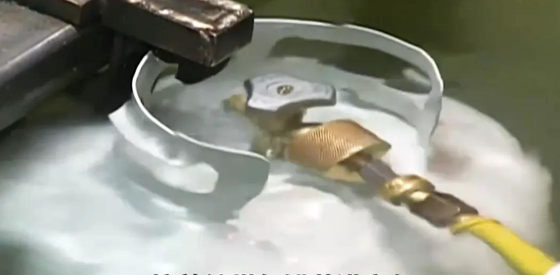 银川煤气罐爆炸事件老板,银川烧烤店煤气罐爆炸原视频