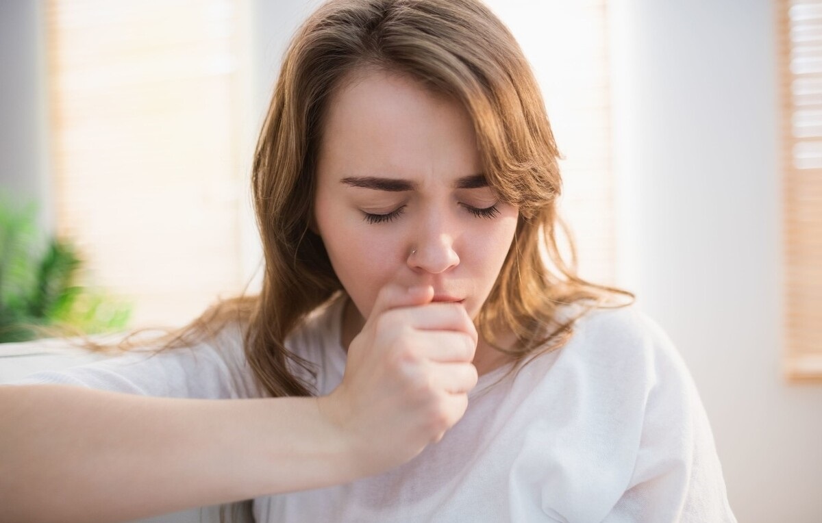 病毒感染后，出现咳嗽症状，使用镇咳药物时要注意什么
