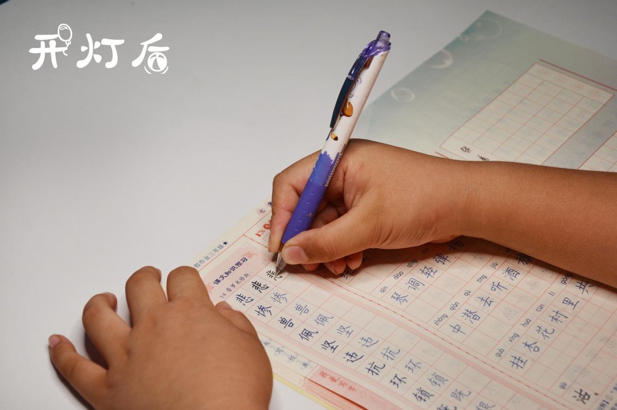 NIR红光真正护眼光，陪伴孩子学习，我选择天使之光2医安级护眼灯