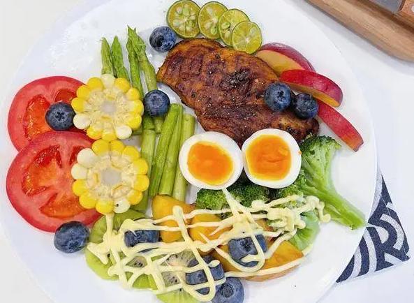 55岁男子深夜脑梗，医生提示：中老年人，晚饭后要少做4件事