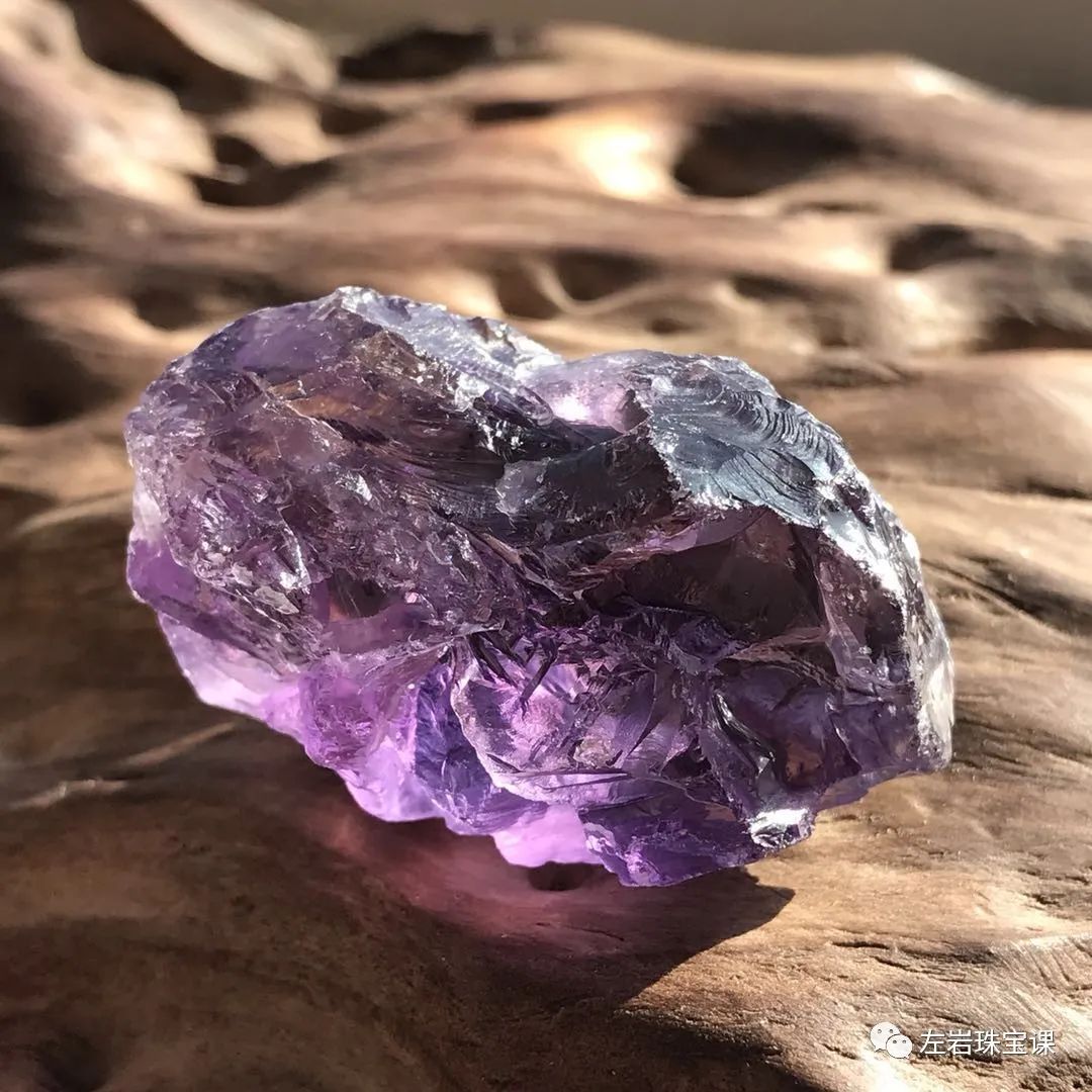 左岩的最新图片,真正的超七水晶是什么样