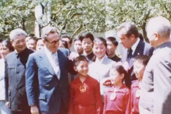 基辛格小时候相片,基辛格与中国儿童