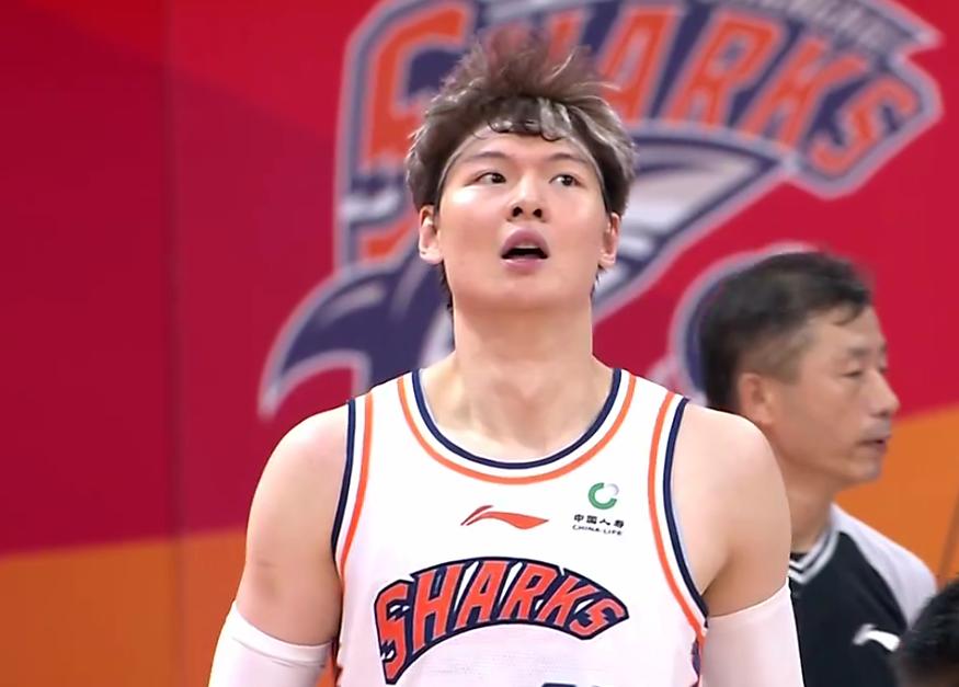 官宣！2米18内线悍将加盟福建队杜锋错失易建联接班人