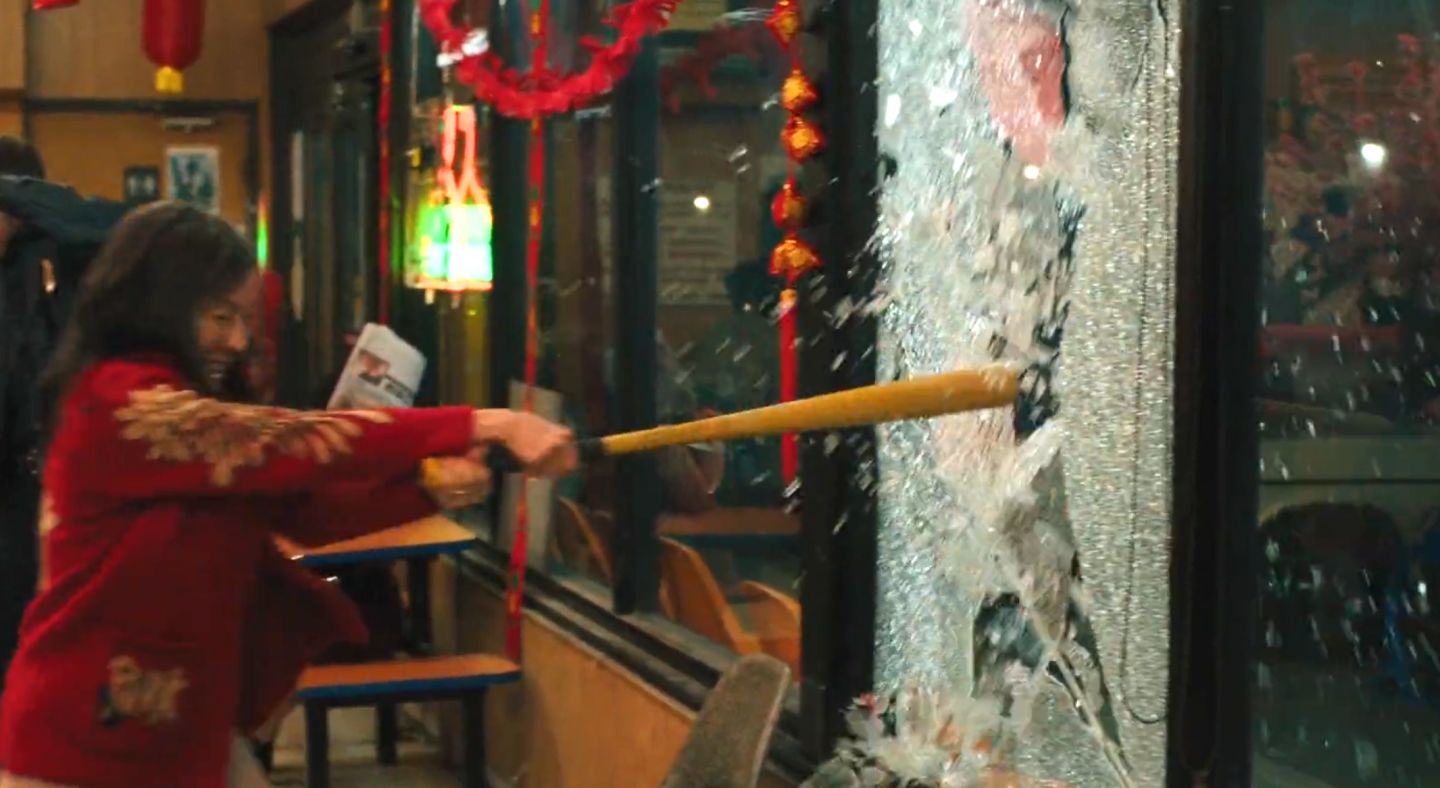 瞬息全宇宙——美国亚裔版的你好，李焕英