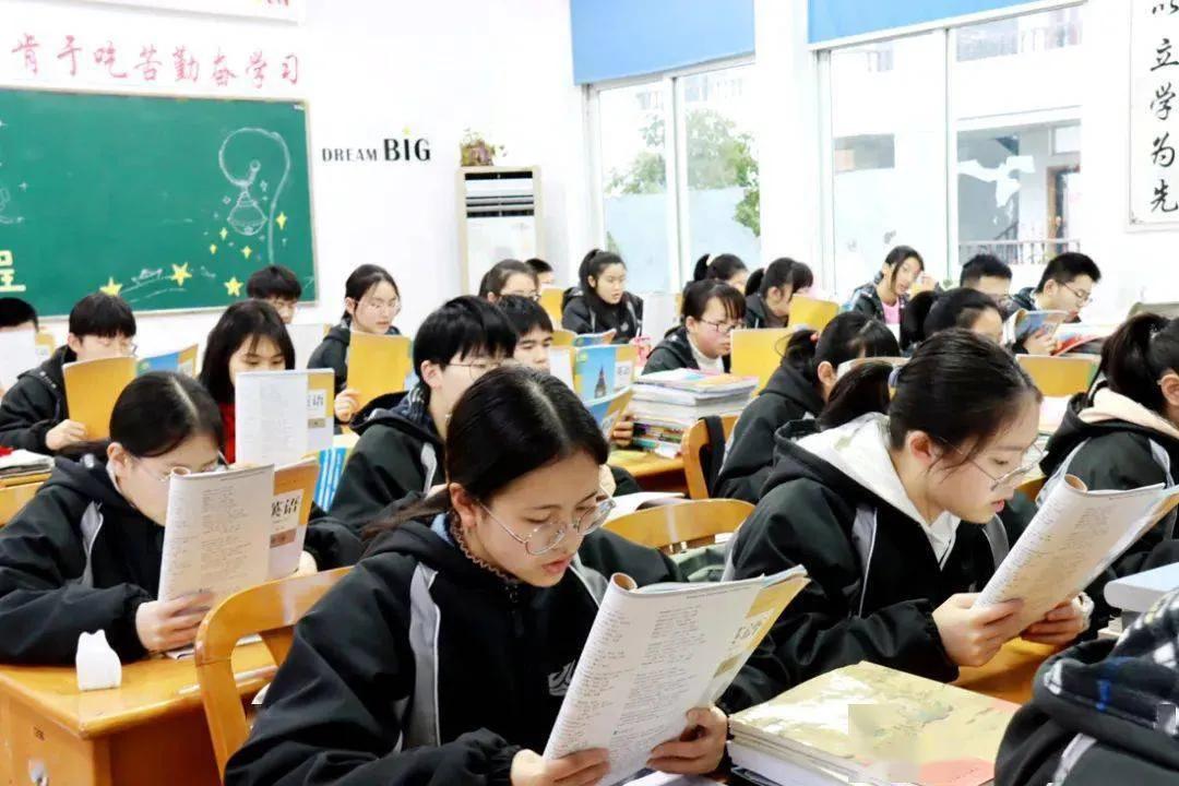 甘肃某高中男生*窥偷**女宿舍视频曝光，让人感慨：不要低估人性的恶