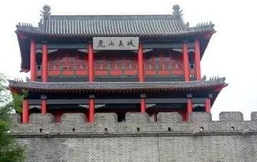 虎山长城和八达岭哪个陡峭,八达岭长城山海关长城