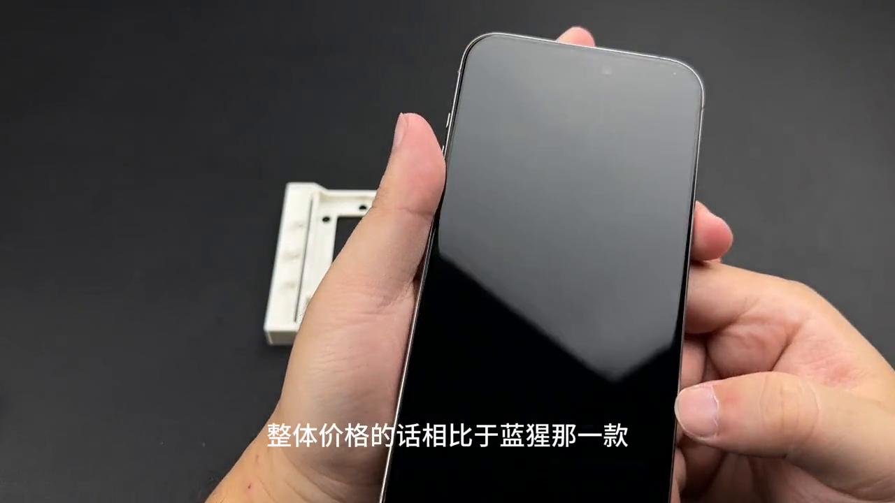 苹果15屏幕边框黑边变窄多少,苹果15屏幕被划了一道