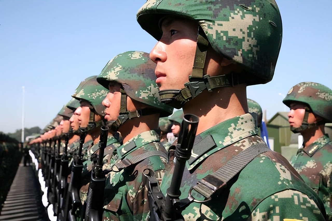 如今中国解放军一个师多少人,解放军一个师有多少人