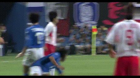 2002年足球世界杯中国对巴西,02年世界杯足球发生了啥