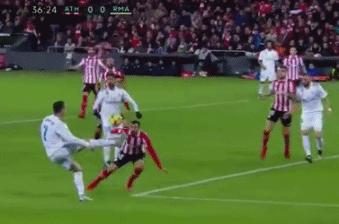 足球场上的尴尬瞬间视频,足球场上的尴尬瞬间笑到肚子疼