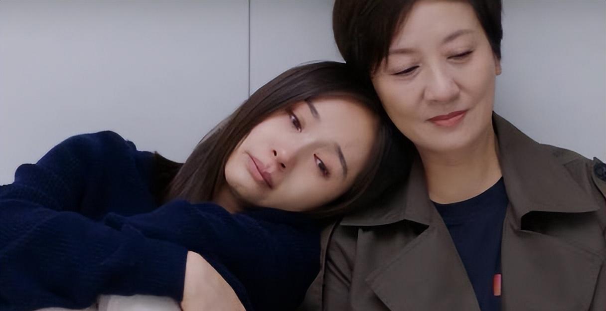 谁都想不到!快到年底了,65岁的邓婕用这样的方式,丢出一对王炸