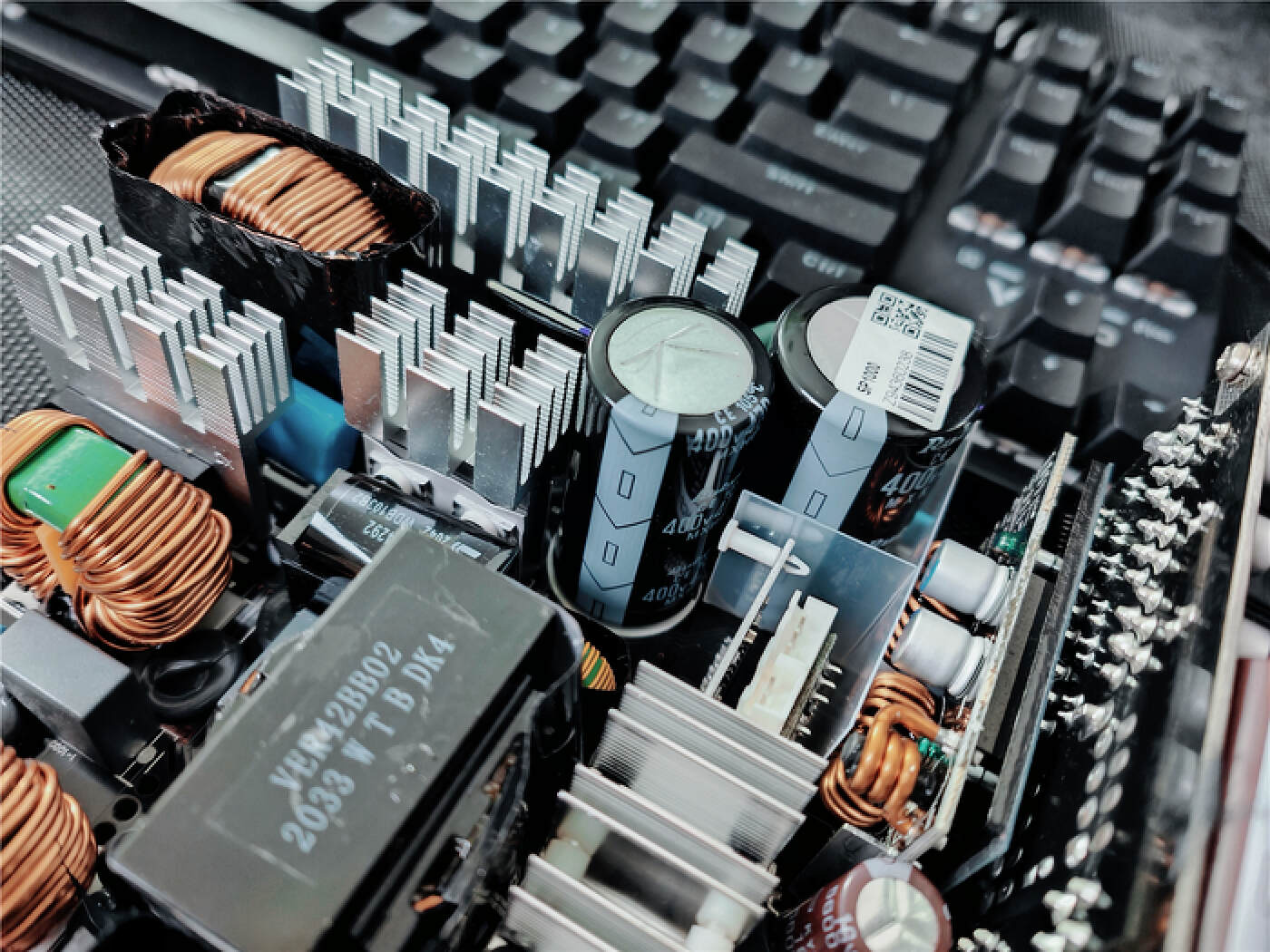 安钛克金牌全模组750w拆解,安钛克白金电源