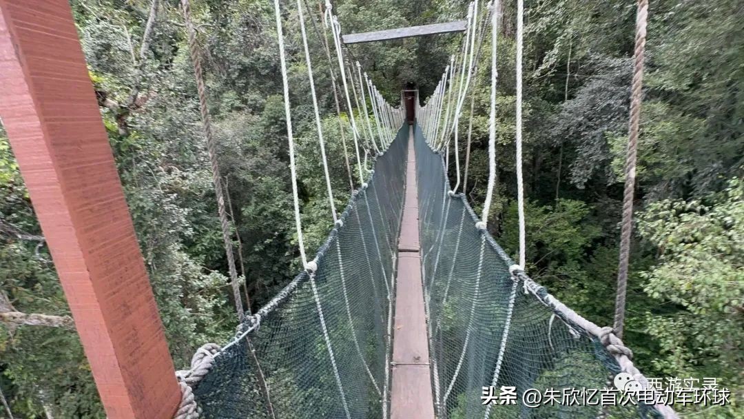 只带600就开车环绕地球一圈，还赚300万，回到亚洲又捡个华裔老婆