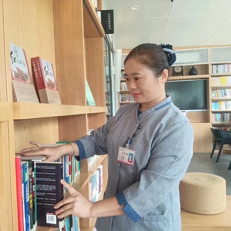 在书屋岗位体验过程怎么写,在书店工作都要干什么