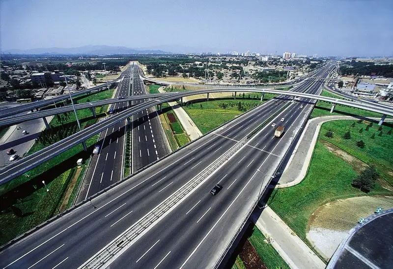 国家高速公路每年亏多少钱,2019年高速公路收费多少亿