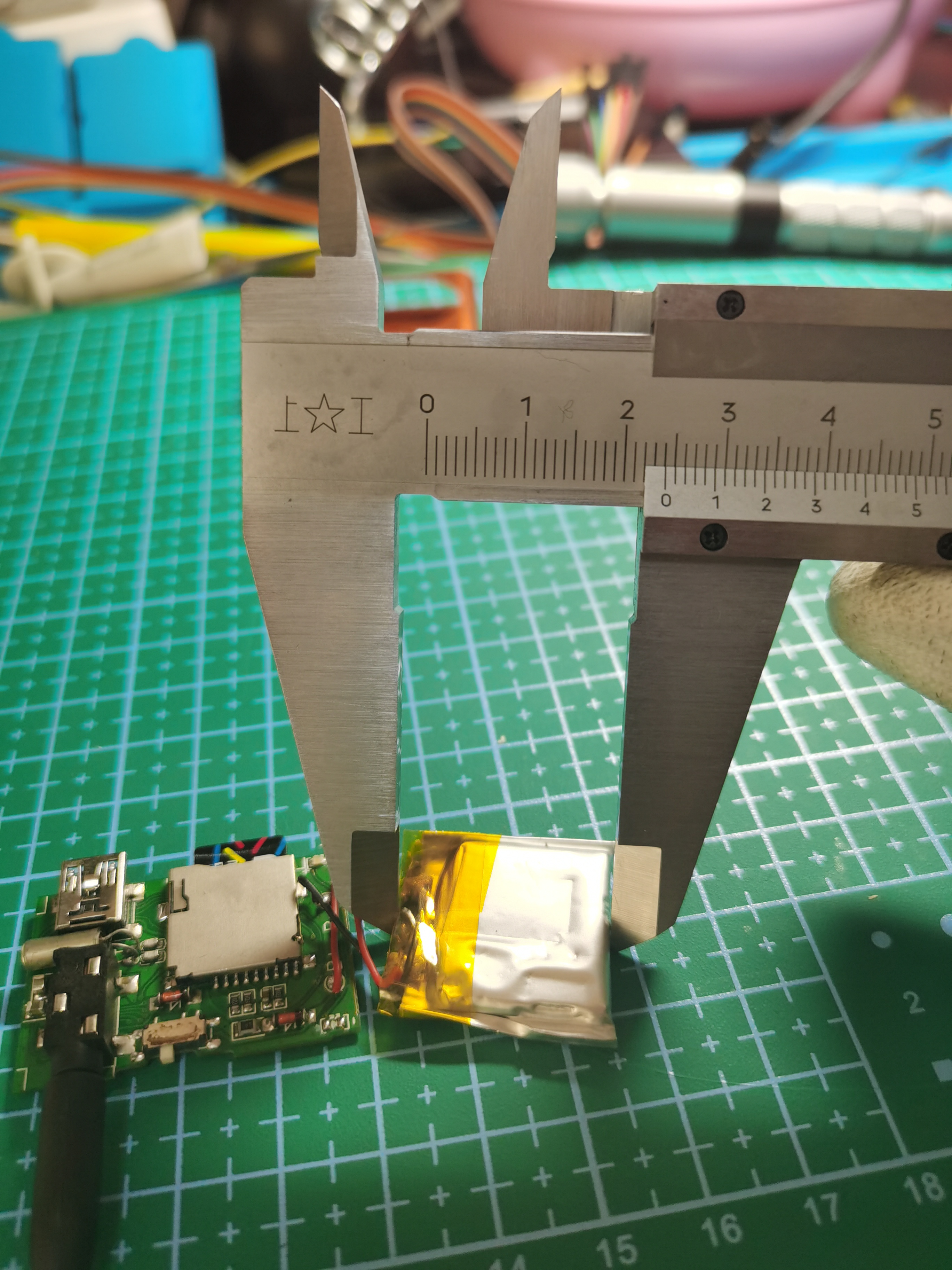 mp3充不进去电，无法*放播**，检测出电池问题，更换新电池