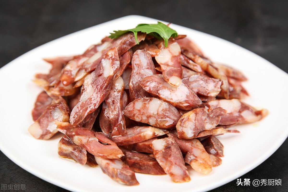 灌好的香肠怎么晒更好吃,晾好的香肠煮香肠的正确方法