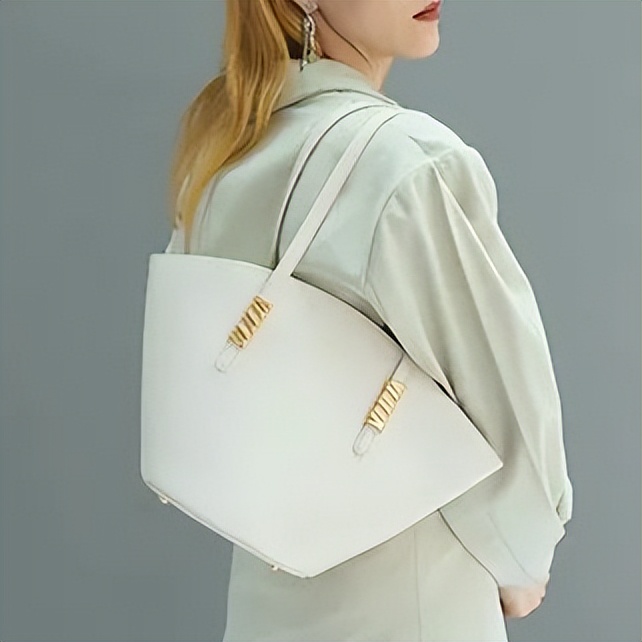 520送女友包推荐2000左右,520送朋友们礼物便宜