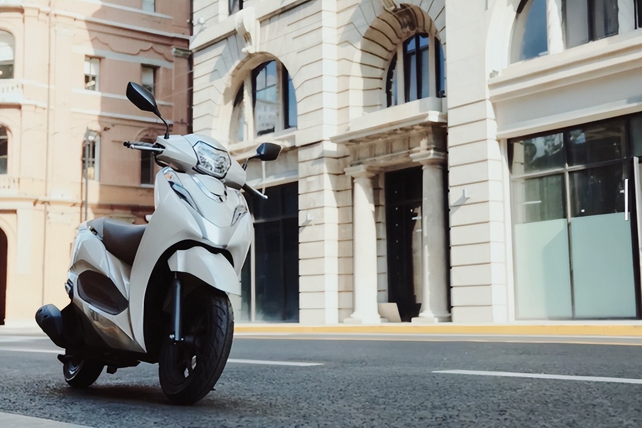 本田lead啥时候引进中国,本田pcx和lead怎么选