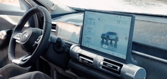 请注意这不是电影特效！影酷在非人道“虐车”下存活了！