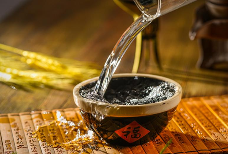 陕西一名酒“陨落”，曾经在省内尽人所知，现在在超市没人愿意买