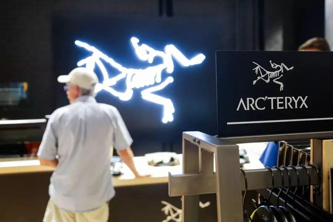 靠话题营销维持热度，始祖鸟的高端定位含金量存疑