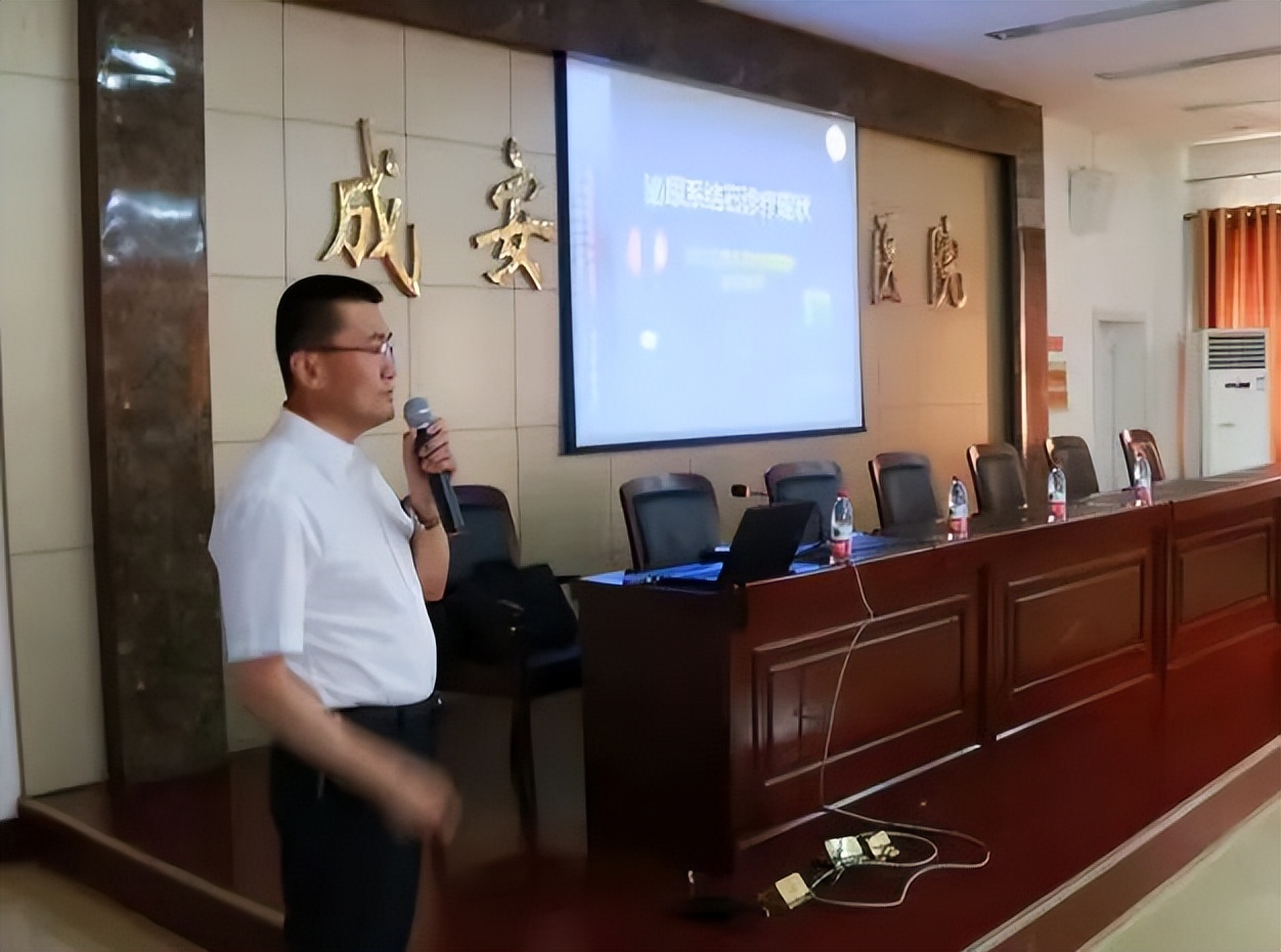 保定河北大学附属医院泌尿科专家,泌尿科王立