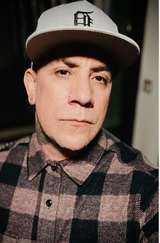 为什么明星脸上就没有胡子啊,为什么明星的脸上一点胡子也没有