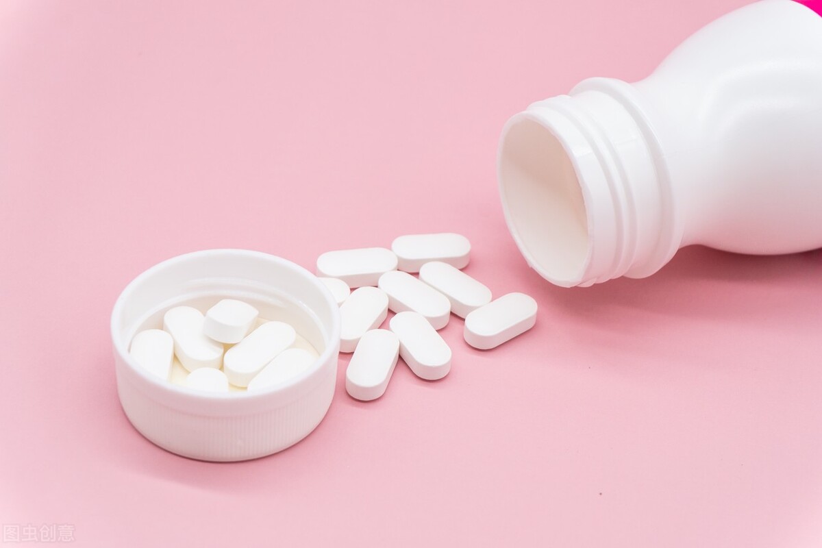 一吃钙片就难受是怎么回事,钙片什么时候吃不容易便秘