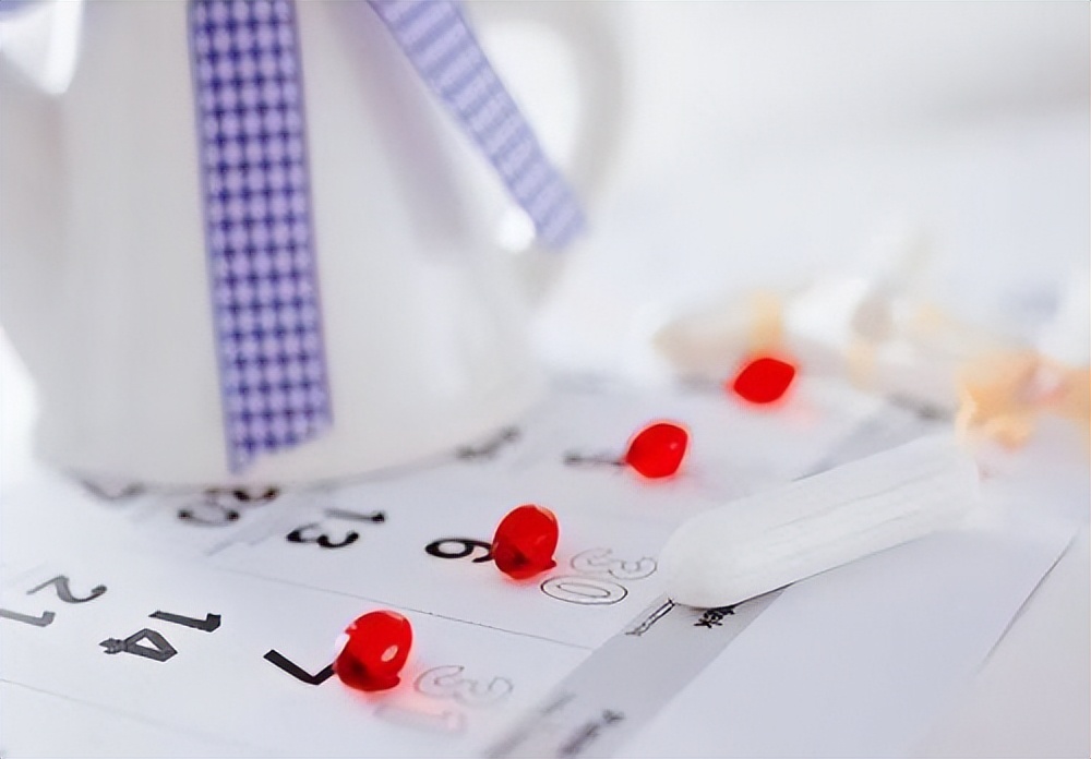 月经迟迟不来是什么原因引起的,子宫内膜厚0.9迟迟不来月经怎么办