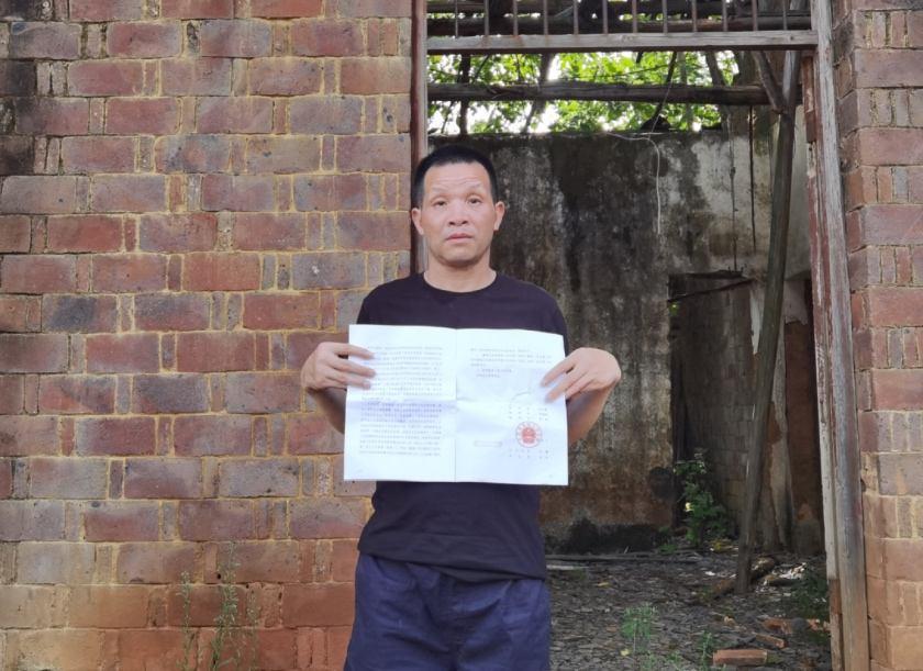 他坐牢27年后，被无罪释放，获赔496万元，如今55岁，又结婚了