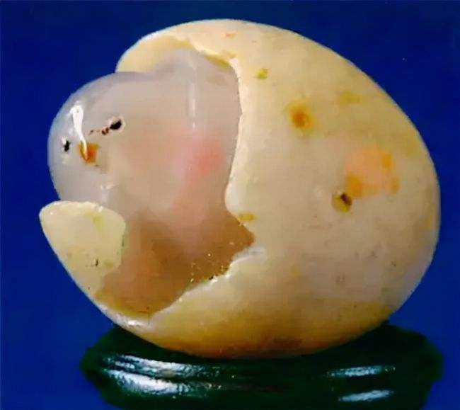 内蒙古遍地半透明石头,内蒙古发现玛瑙