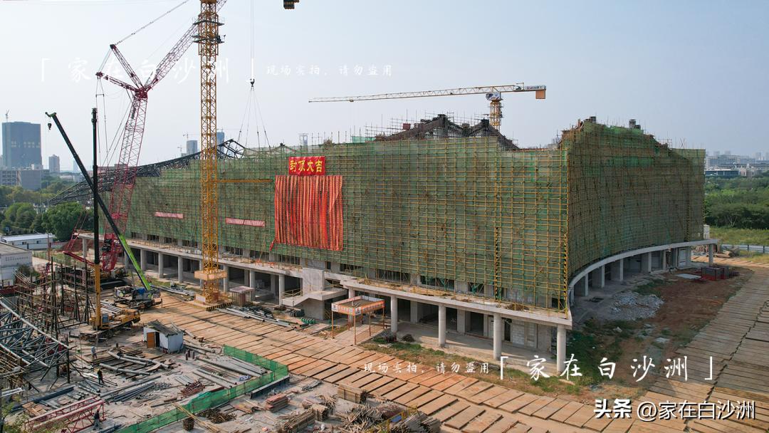 落日余晖体育馆,落日余晖映晚霞武汉