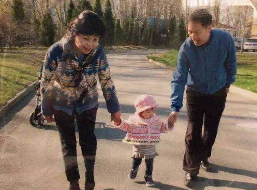 中国作协主席铁凝，50岁等来良缘：我宁可没有，也绝不凑合