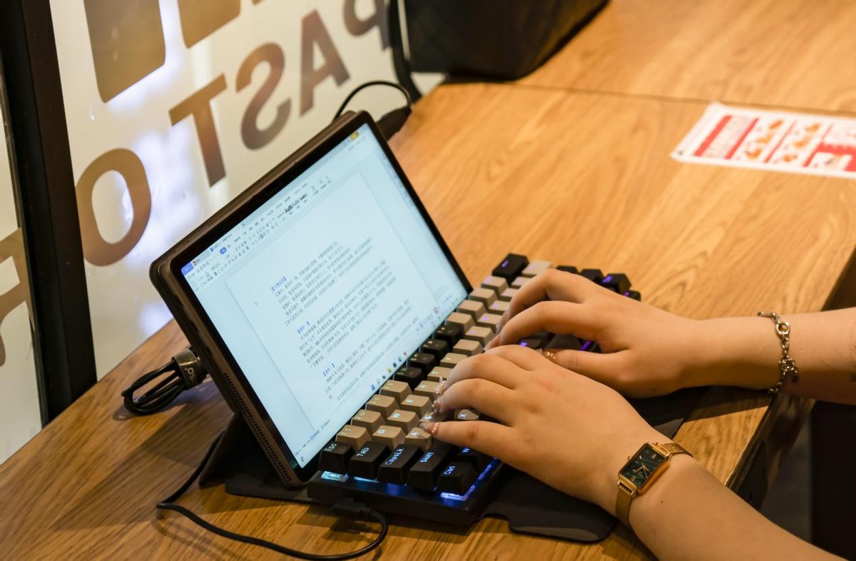 极简的快乐，e元素z11Pro，61键小键盘体验报告