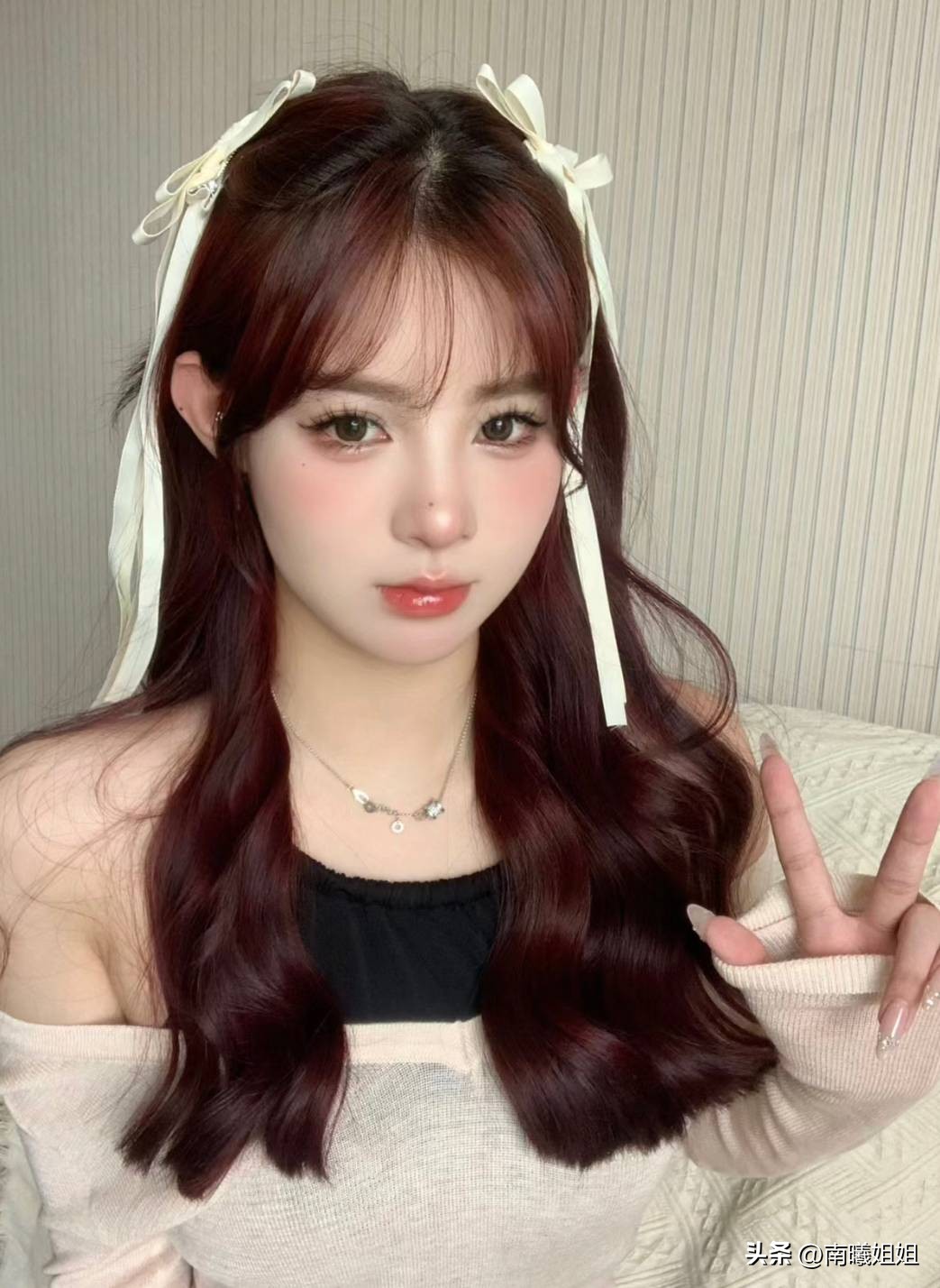 怎么扎丸子头显脸小编发,盘起来的编发显脸小丸子头