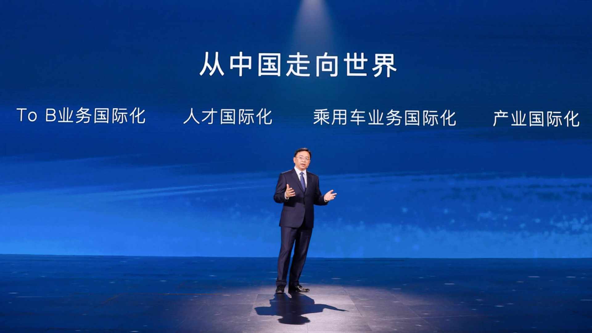 3000000！足球小姐王霜加盟，比亚迪驶出中国品牌高光时刻