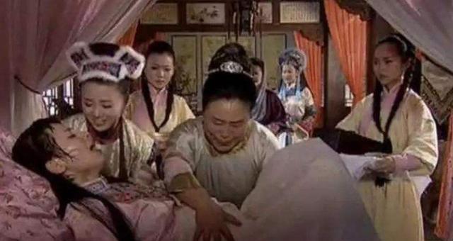 古代女性生孩子是用什么方法难产,古代接生为什么要热水