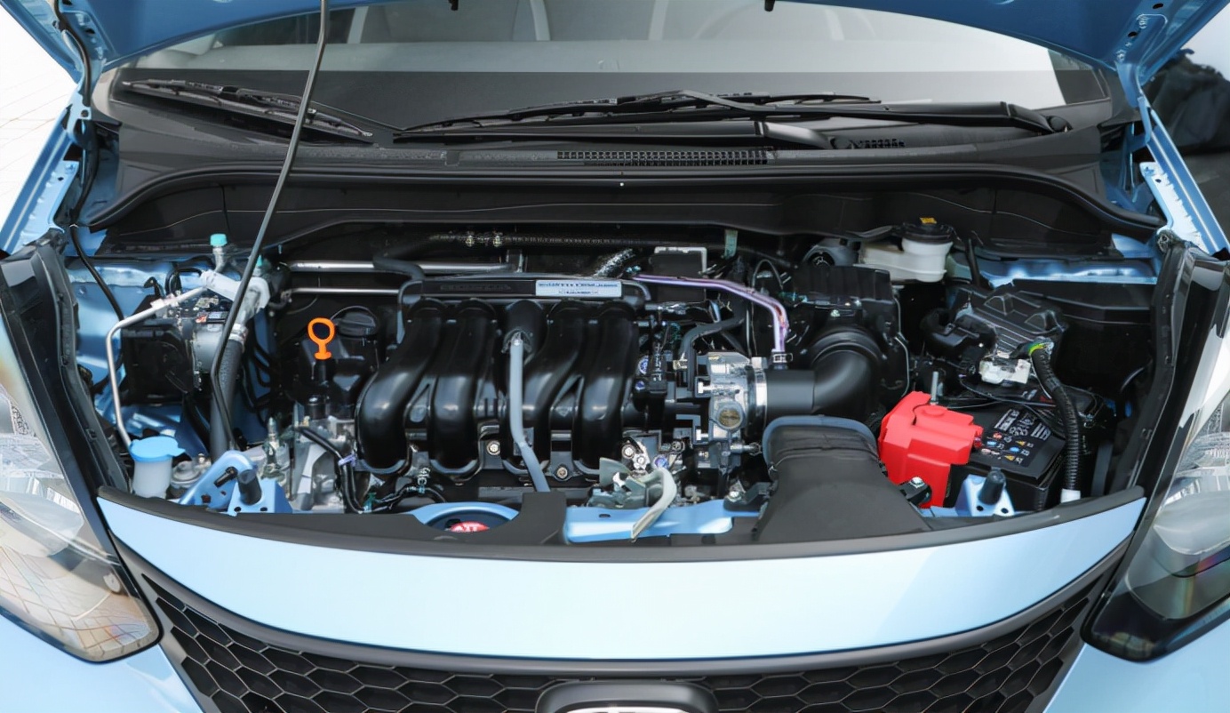 新手第一辆车家用车怎么选,想买舒适省油的轿车绕不开这三款