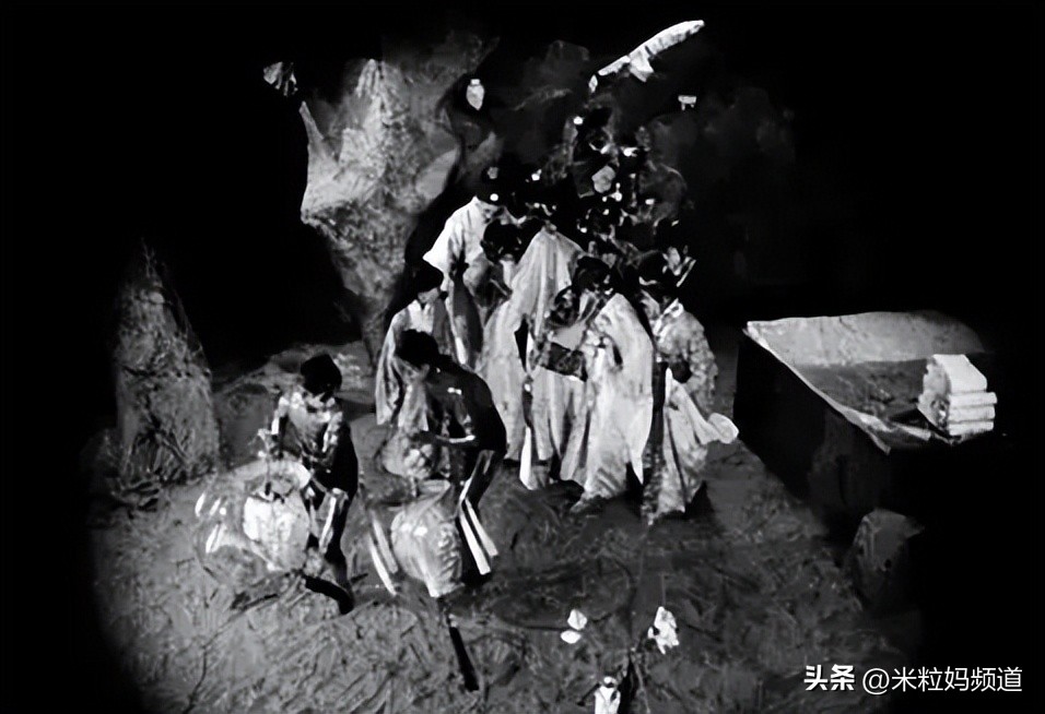 23岁演妖精受人唾骂，却成就国宝电影活成传奇