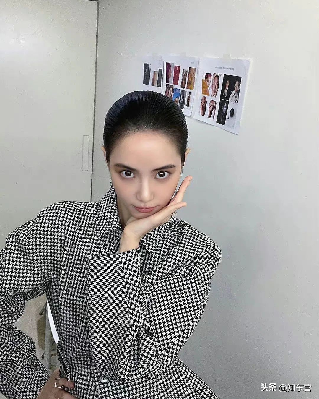 冬天披发好看又显脸小的发型,冬季干净利落减龄的发型