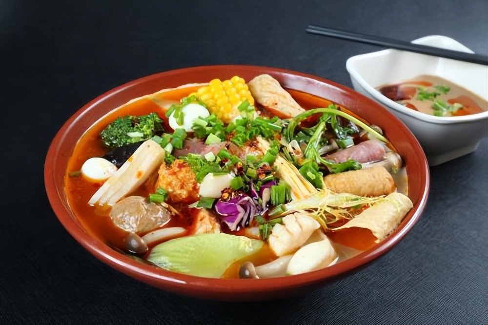 麻辣烫一天流水1000利润多少,麻辣烫每天卖1500利润有多少